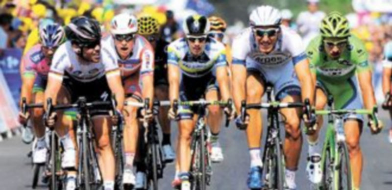 Cavendish y Sagan se volvieron a quedar con la miel en los labios en la llegada a Tours. / N. Bouvy (EFE)