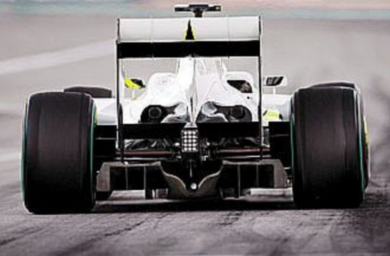 La escudería Brawn GP ha arrasado en las dos primeras pruebas del Mundial gracias al nuevo elemento que llevan sus monoplazas. / EFE