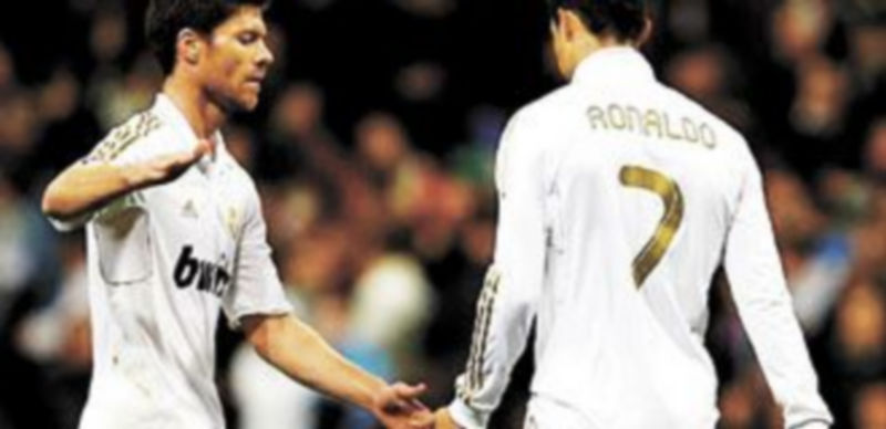 El centrocampista blanco reiteró que José Mourinho seguirá en el club la próxima temporada. / Reuters