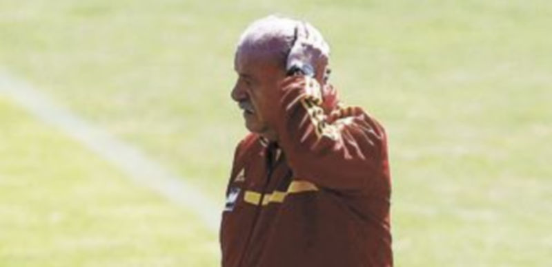 El técnico aspira a conseguir un nuevo éxito con la ‘roja’. / E. Naranjo (Efe)