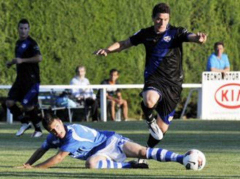 El delantero rayista Piti