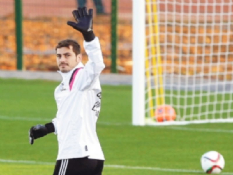 El internacional español llega al club que entrena Julen Lopequegui y en el que compartirá vestuario con