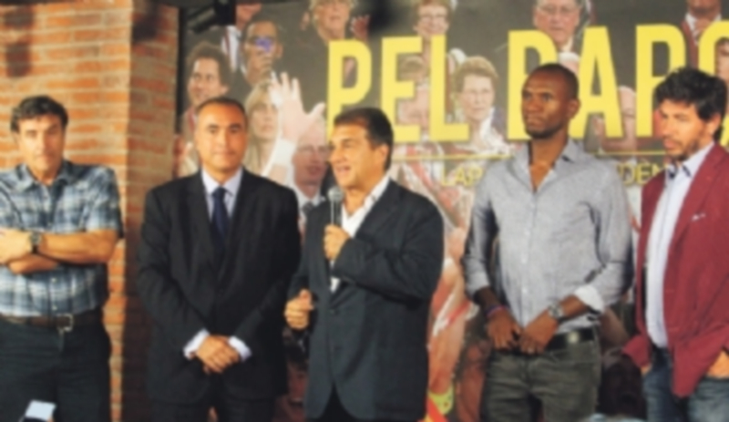 De izquierda a derecha