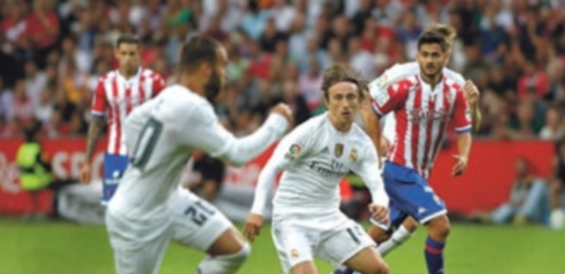 El Real Madrid se tuvo que conformar con un empate sin goles ante el Sporting en el primer partido de la temporada. / EFE