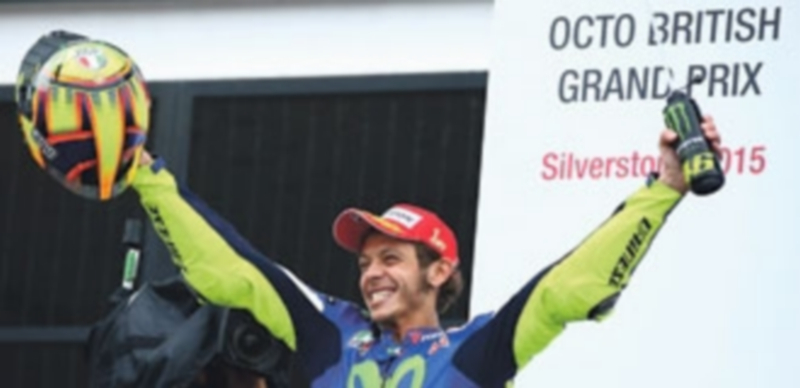 Valentino Rossi celebra su cuarto triunfo de la temporada