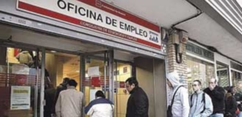 El paro baja en 298.200 personas y la ocupación sube en 544.700 1 En el último año