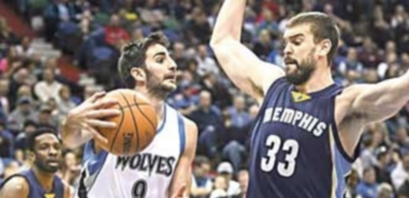 Rubio (izq) ante su compañero de selección