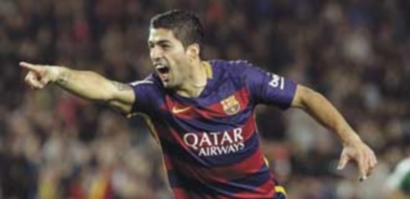 Luis Suárez volverá a ser la referencia ofensiva junto con Neymar de un Barcelona que sigue sin poder contar con Messi. / EFE