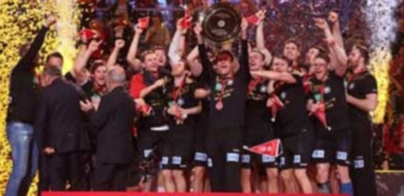 Los jugadores alemanes celebran el segundo título continental desde el conseguido en 2004