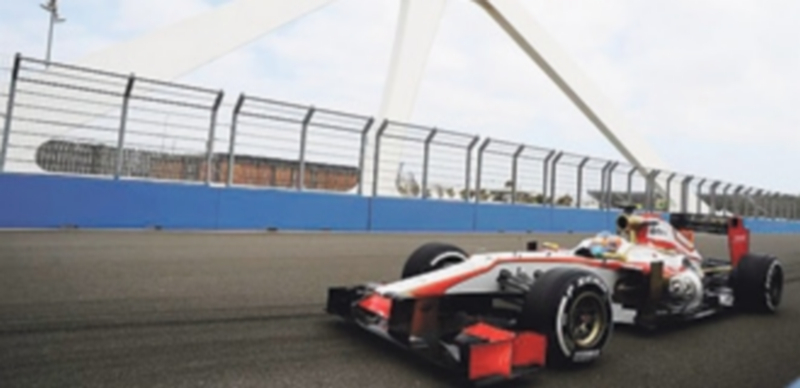 Uno de los coches del equipo HRT en el circuito de F1 en Valencia. / E.P.
