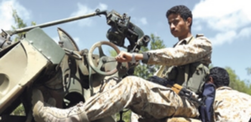 Una patrulla de combate hutí refuerza las medidas de seguridad en Saná . / Efe