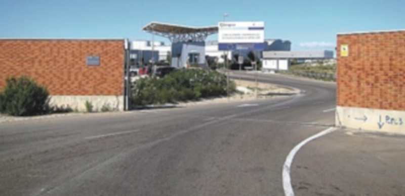 La autopsia revela que la bebé hallada en el Ecovertedero falleció tras nacer 1 Entrada al centro de tratamiento de residuos donde apareció el cadáver. / E.P.