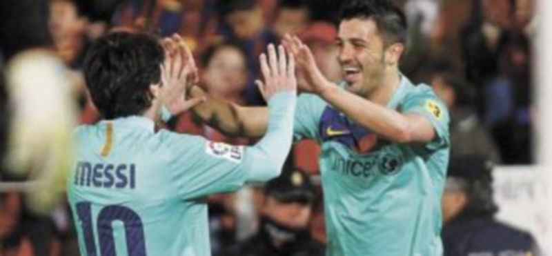 Leo Messi y David Villa celebran el segundo tanto de la tarde