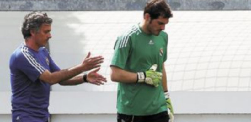 Casillas: «No hay ningún problema con el míster» 1 Casillas también aclaró que los encontronazos con los jugadores del Barcelona son solo ‘calentones’. / Efe