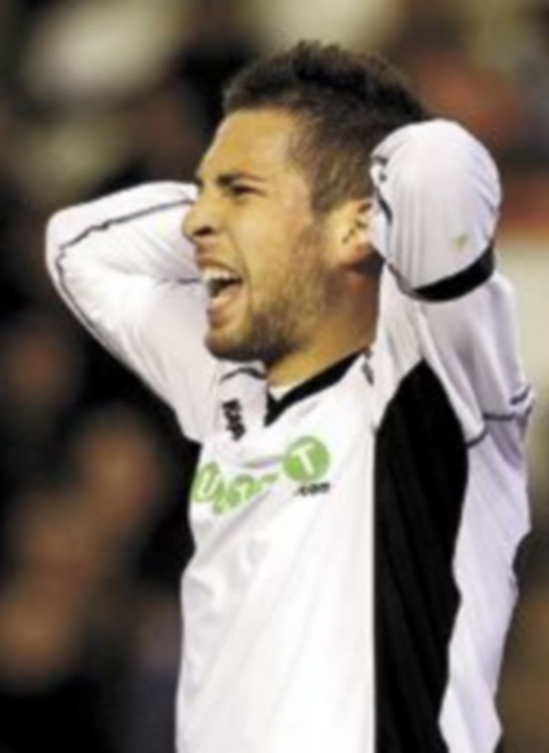 El fichaje de Alba, a punto 1 El contrato del internacional con el Valencia acababa en 2013. / Reuters.