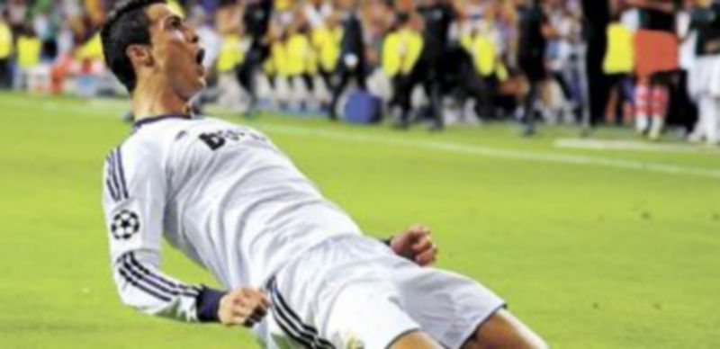 El portugués Cristiano Ronaldo firmó la victoria ‘merengue’ en el último minuto del choque. / Félix Ordóñez (Reuters)