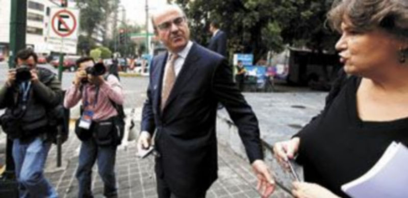 El titular de la cartera de Economía hizo hincapié en que el ajuste del mercado laboral en el sector privado ya está prácticamente completado. / Reuters