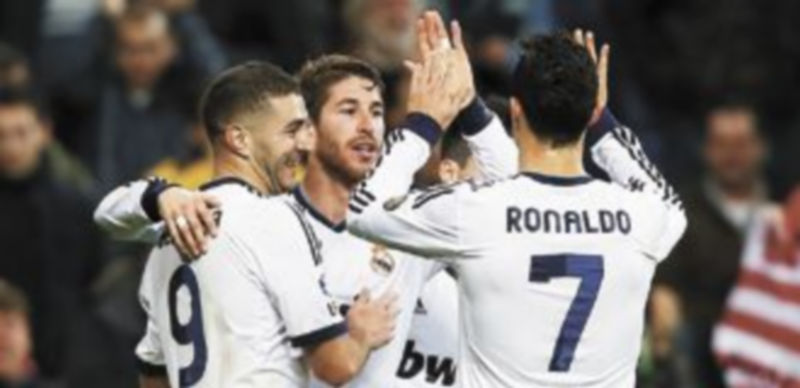 Mourinho alineará a todas sus estrellas para intentar conseguir un resultado positivo delante de su afición. / Reuters