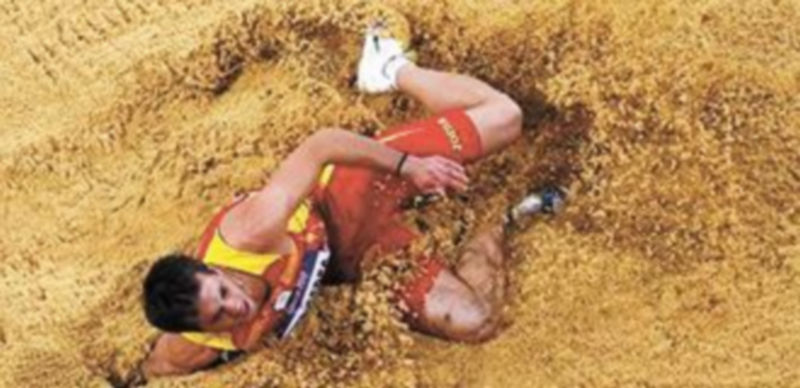 El atleta español Eusebio Cáceres tan solo necesitó del primer intento para acceder a la final de longitud. / E. Press