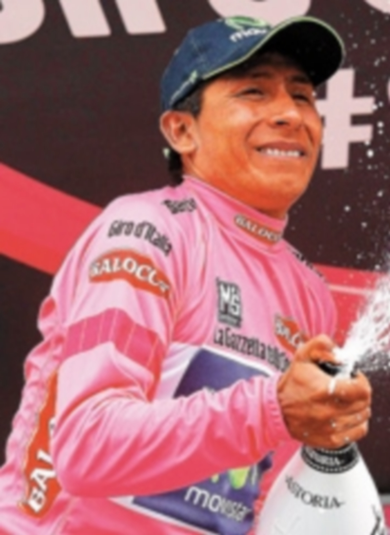 El corredor colombiano se impuso en la subida final a Val Martello y dejó fuera de juego a Urán y Evans. / L. Zennaro (efe)