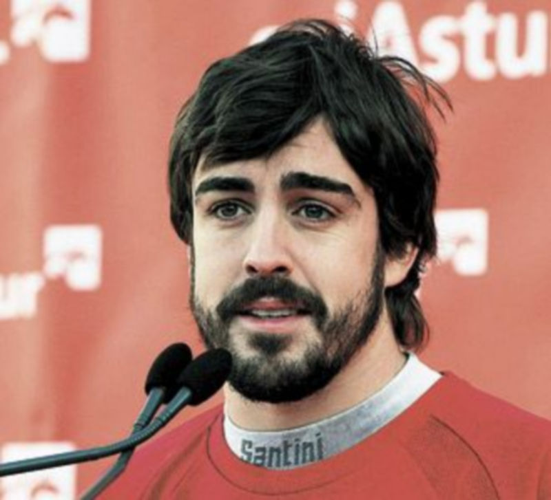 Alonso participó en una carrera por las calles de Oviedo. / EFE