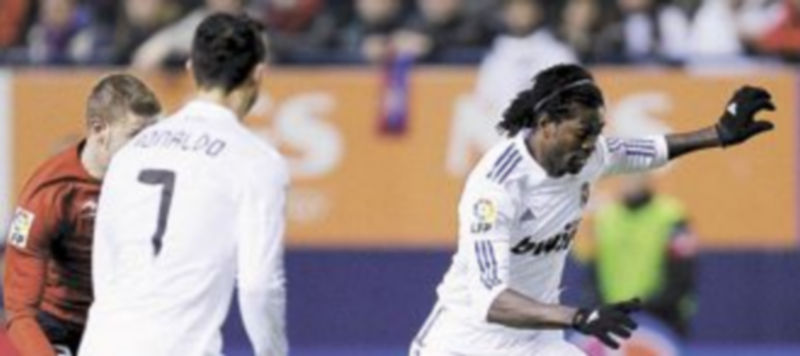 Parece seguro que Emmanuel Adebayor dispondrá de minutos para seguir acoplándose a su nuevo equipo. / Efe.