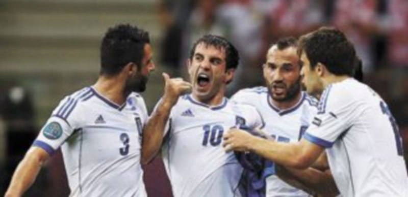 Karagounis se convirtió en el héroe heleno al lograr el tanto de la victoria al filo del descanso. / Reuters.