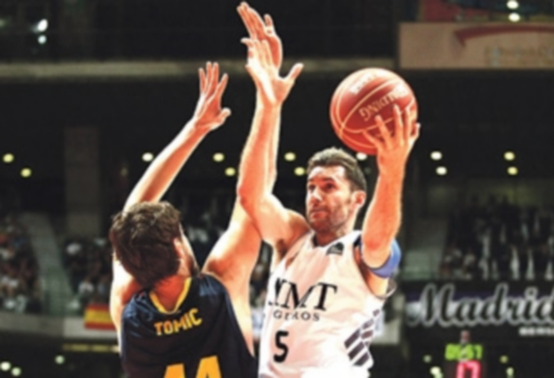 Ante Tomic intenta evitar la entrada a canasta de Rudy Fernández durante un partido de las Finales 2013/2014. / Europa Press