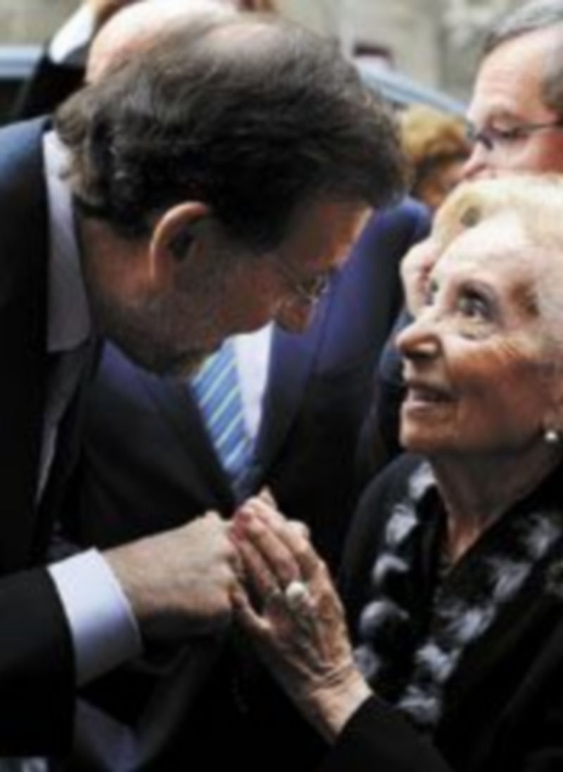 Rajoy se reunió ayer con simpatizantes en la localidad asturiana de Avilés. / EFE