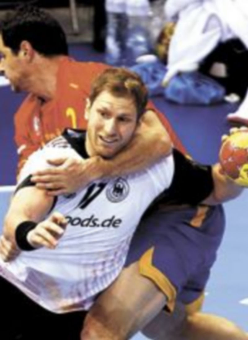 El extremo Víctor Tomás festeja uno de los tantos anotados ante el combinado germano. / Reuters