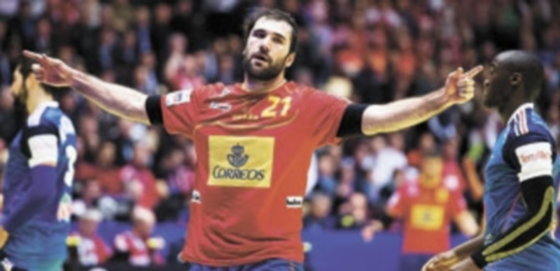 El combinado nacional superó su mal inicio del partido y llegó al descanso por delante