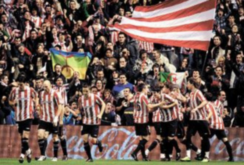 Los jugadores del Athletic de Bilbao celebran el gol de Fernando Llorente. / EFE