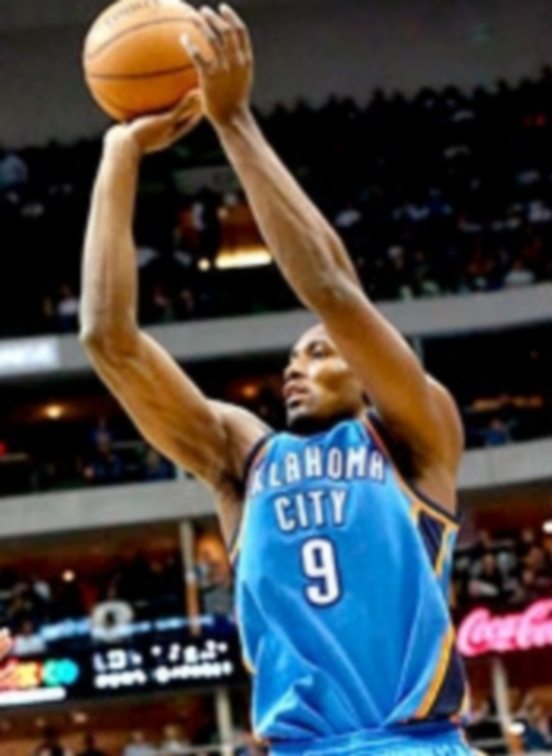 Serge Ibaka durante el partido de Ocklahoma contra el Dallas Mavericks. / Agencias