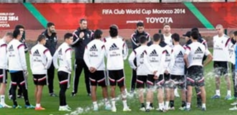 Los jugadores del Real Madrid durante el entrenamiento de ayer en Rabat. / EFE