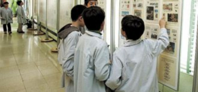 El Constitucional aboga por la escolarización de todos los menores. PATRICIA