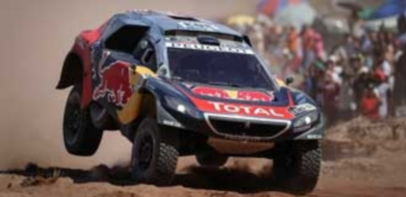 Carlos Sainz y su copiloto Lucas Cruz (Peugeot)