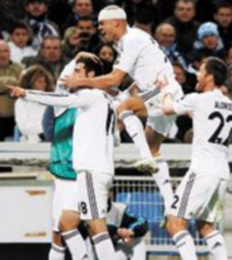 El central estará de baja lo que resta de temporada por una lesión de ligamentos. / EFE