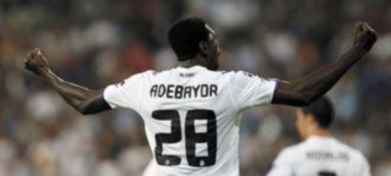 El Madrid pone rumbo a ‘semis’ 1 Emmanuel Adebayor festeja el segundo tanto anotado frente al Tottenham en el Bernabéu. / Juan Medina (Reuters)