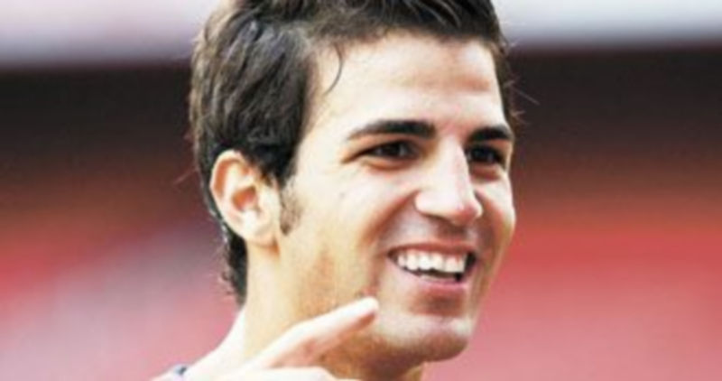 El centrocampista de los ‘gunners’ con una sonrisa en el rostro por saberse ya jugador del cuadro barcelonista. / EFE