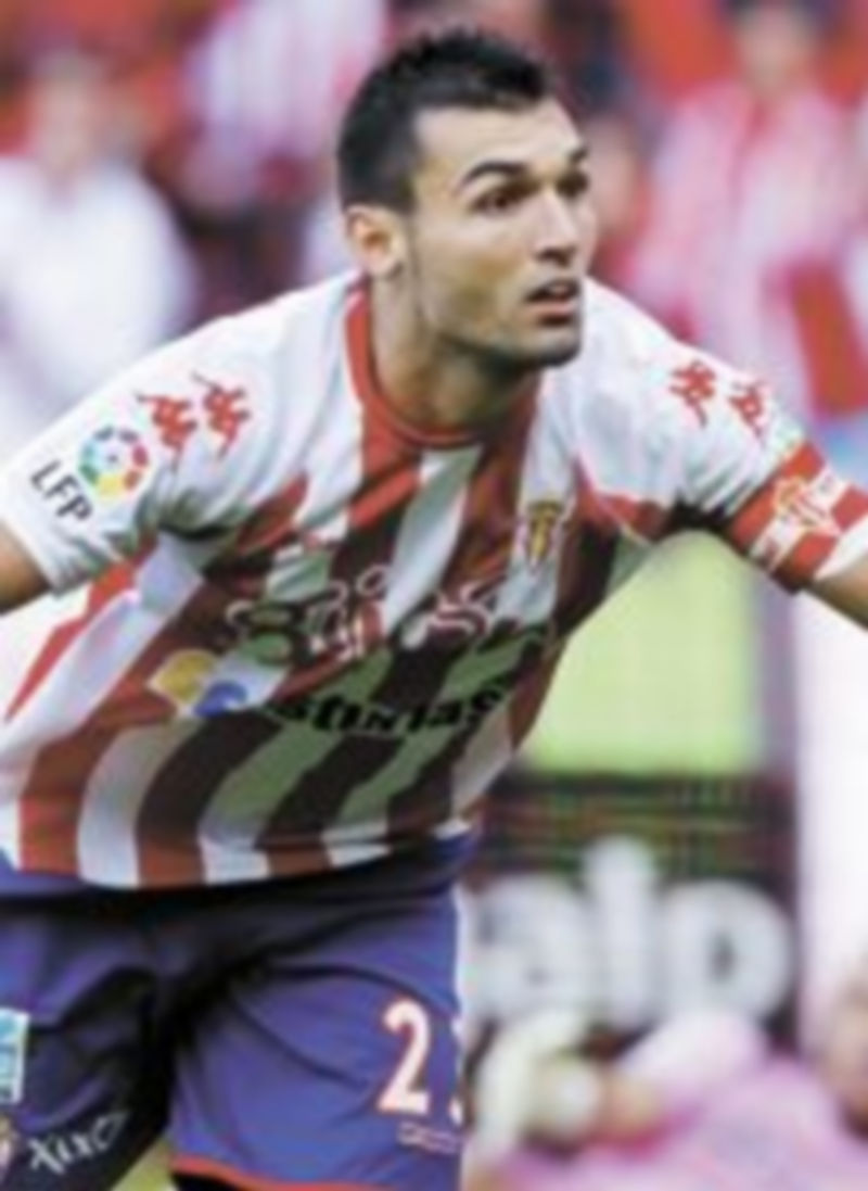 El delantero del Sporting de Gijón