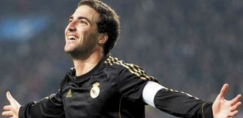 Gonzalo Higuaín festeja el tanto anotado en el choque ante el Ajax. / Robin van Lonkhuijsen (Reuters)