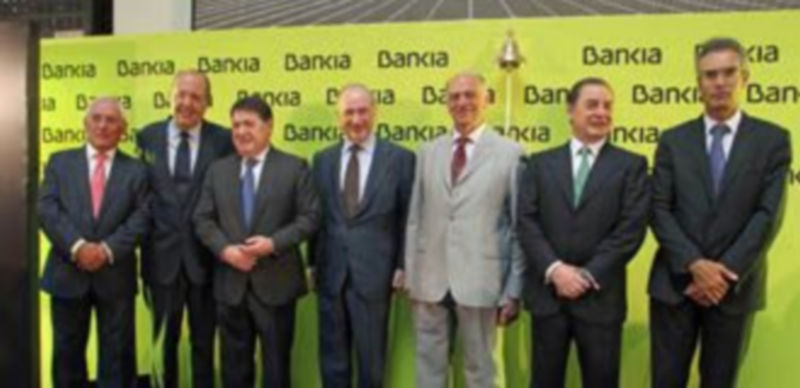 Rodrigo Rato con los representantes de las cajas que se fusionaron en Bankia
