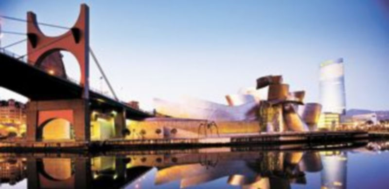 La arquitectura del Museo Guggenheim de Bilbao es una de las señas de identidad de la capital vasca. / Alberto Rodrigo