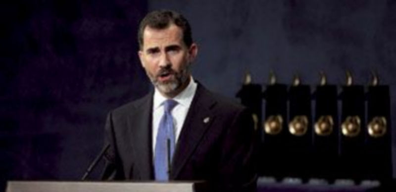 El Príncipe Don Felipe hace alusión a los «tiempos complejos» que vive España y apuesta por «la colaboración conjunta» para solventarlos. / Reuters