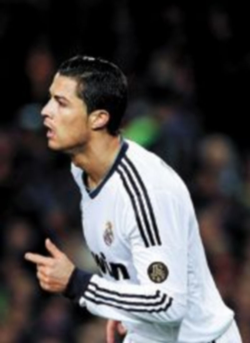 El portugués fue el autor de los dos primeros tantos en el Camp Nou y ganó su duelo particular con el argentino Leo Messi. / Reuters