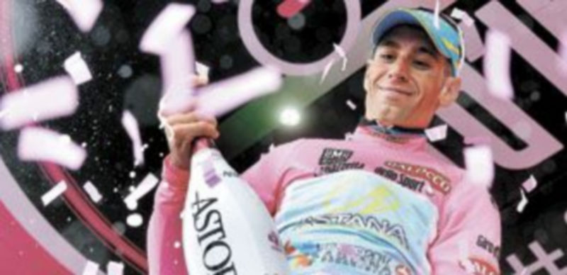 El ‘Tiburón’ festeja su triunfo en el podio