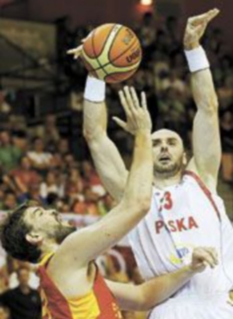 Gasol volvió a rendir a su mejor nivel en el cuarto duelo del Eurobasket. / Efe