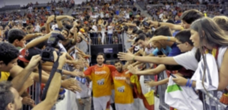 Pau Gasol y Felipe Reyes en el tercer encuentro preparatorio de la selección española de baloncesto previo a la disputa del Mundobasket 2014. / Efe