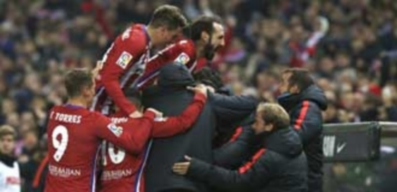 La remontada ante el Athletic el domingo permitió a los colchoneros aprovechar el pinchazo del Barça y ser colíderes. / EFE
