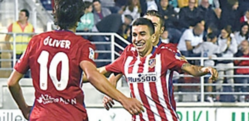 El Atlético recibe sin Koke al Getafe para recuperar su fortaleza en casa 1 Ángel Correa (d.) fue el rojiblanco más destacado en la victoria ante el Eibar. / EFE